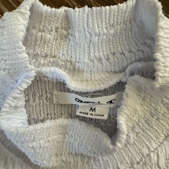 Women's O'Neill tank size medium in excellent condition. - Picture 2 of 2